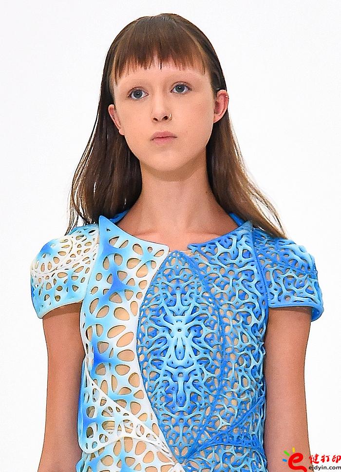 threeASFOUR在紐約時(shí)裝周盡情展示無孔不入的3D打印技術(shù)設(shè)計(jì)服裝特點(diǎn) threeASFOUR在紐約時(shí)裝周盡情展示無孔不入的3D打印技術(shù)設(shè)計(jì)服裝特點(diǎn)