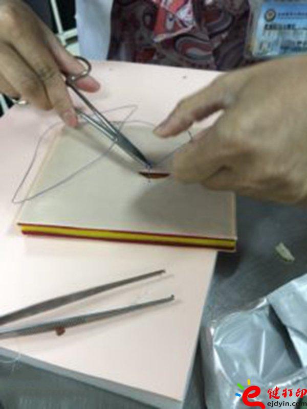 醫(yī)療設備器械3d打印模型應用案例 3D打印仿真手臂輔助傷口縫合練習操作 醫(yī)療設備器械3d打印模型應用案例 3D打印仿真手臂輔助傷口縫合練習操作