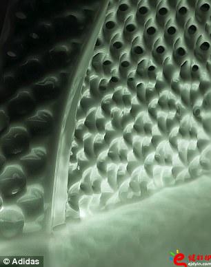 阿迪達(dá)斯率先推出3D打印量產(chǎn)時尚跑鞋,大量節(jié)約開模具成本 阿迪達(dá)斯率先推出3D打印量產(chǎn)時尚跑鞋,大量節(jié)約開模具成本